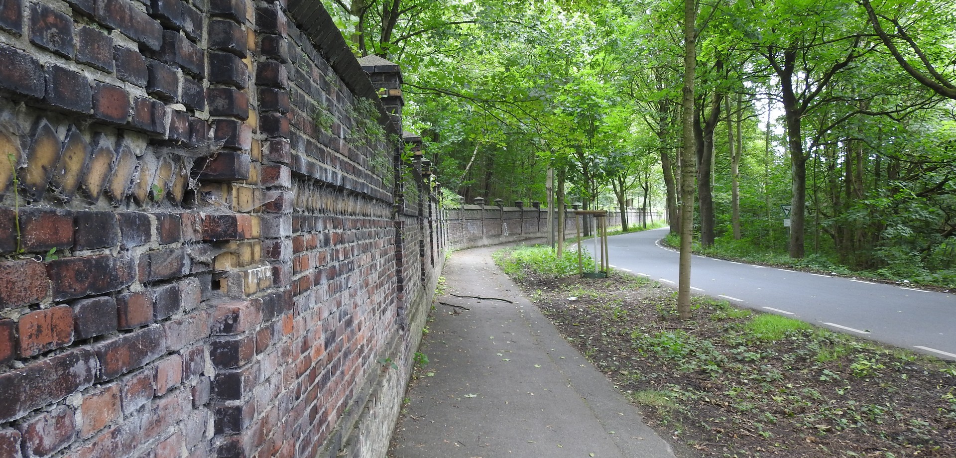 Vermutlich noch ursprünglicherer Mauerabschnitt entlang der Henrichenburger Straße